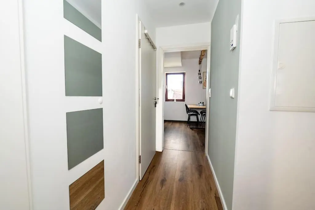 Moderne Maisonette Wohnung Im Fluesseviertel BRE Apartment